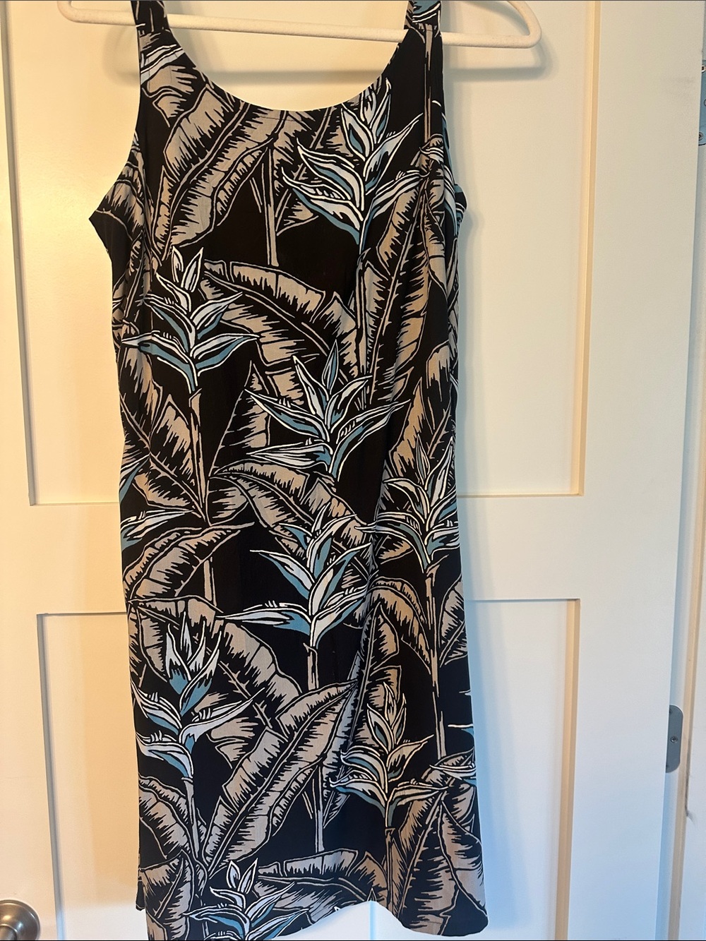 Sleeveless Black Midi Dress with Tropical Leaf Print
